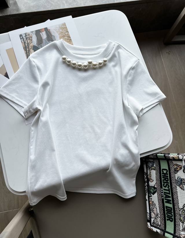2024早春新款 原创设计师设计 借鉴小香元素 100%棉 简单基础加手缝珍珠 完美珍珠点缀 上身版型超好 S-Xl 黑色 白色